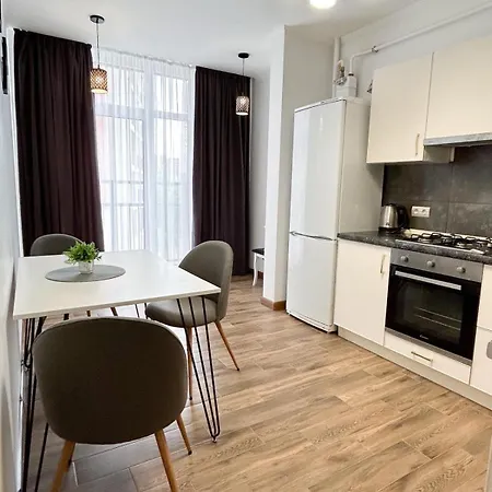 шевченка 60, семицвіт Apartment *