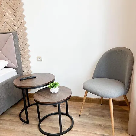 Apartment шевченка 60, семицвіт *