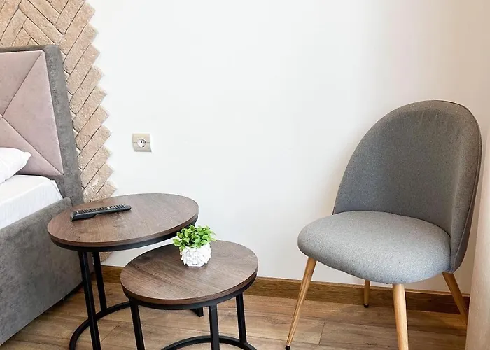 Apartment шевченка 60, семицвіт *